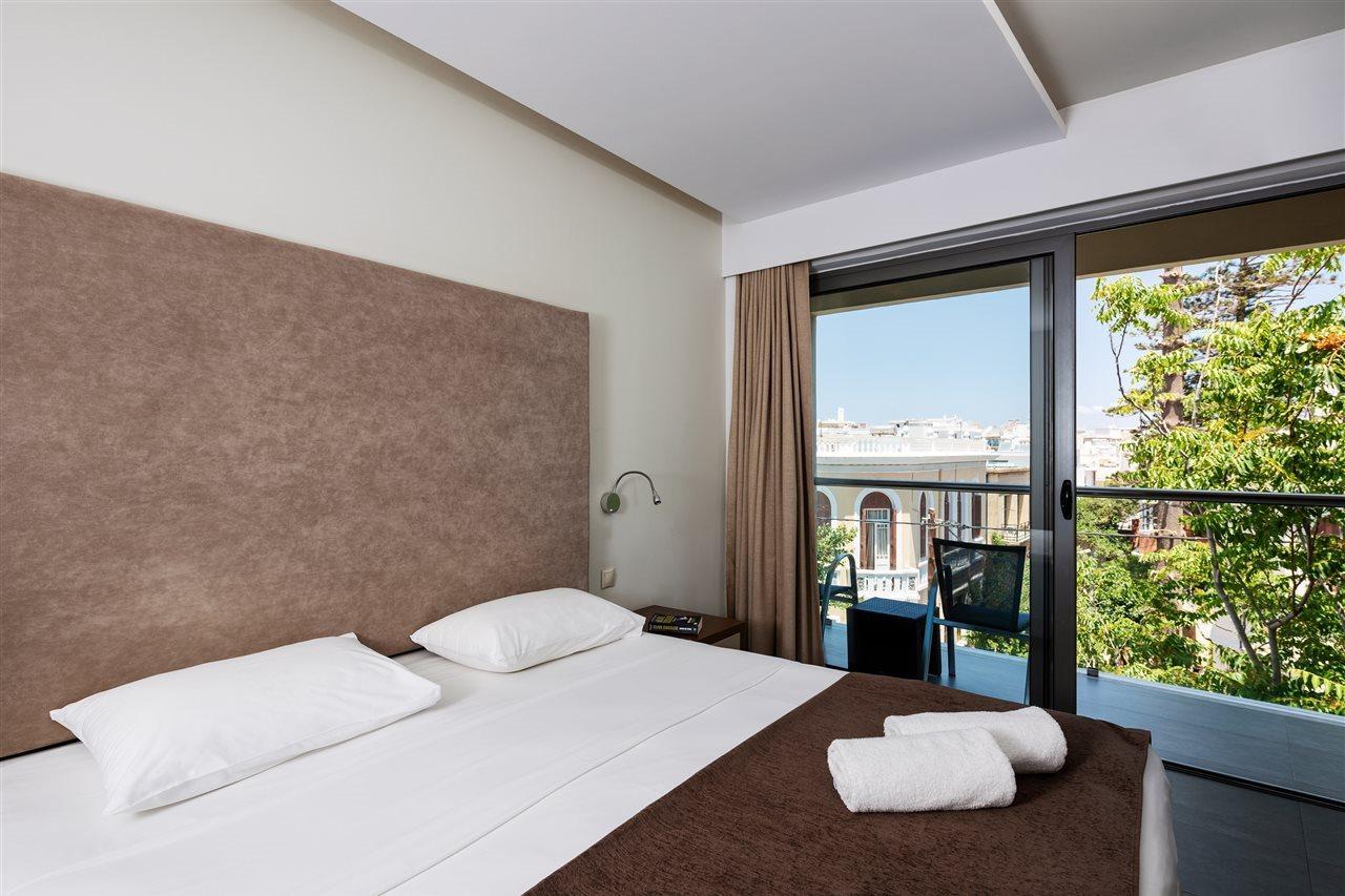 Oktober Downtown Boutique Hotel 3*