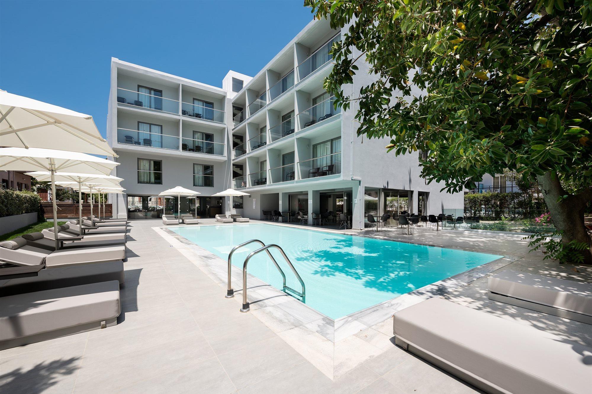 Oktober Downtown Boutique Hotel 3*