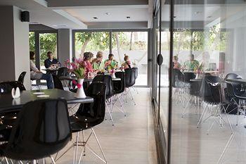 Oktober Downtown Boutique 3*